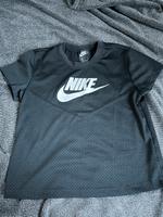 Sport Tshirt Schwarz Damen Nike Gr. S Niedersachsen - Bad Nenndorf Vorschau