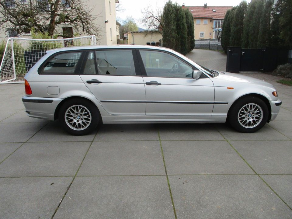 BMW 316i Touring**KLIMA/NAVI/AUTOMATIK** in Heiningen