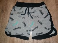 H&M Sweatshorts Gr. 104 Shorts Skateboard Grau Niedersachsen - Esens Vorschau