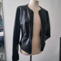 Hübsche vegane Lederjacke, Pimkie, Übergang, leger. XS schwarz Berlin - Charlottenburg Vorschau
