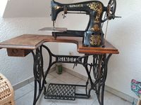 Antike Singer Ledernähmaschine mit Tisch und Zubehör Rheinland-Pfalz - Langenlonsheim Vorschau