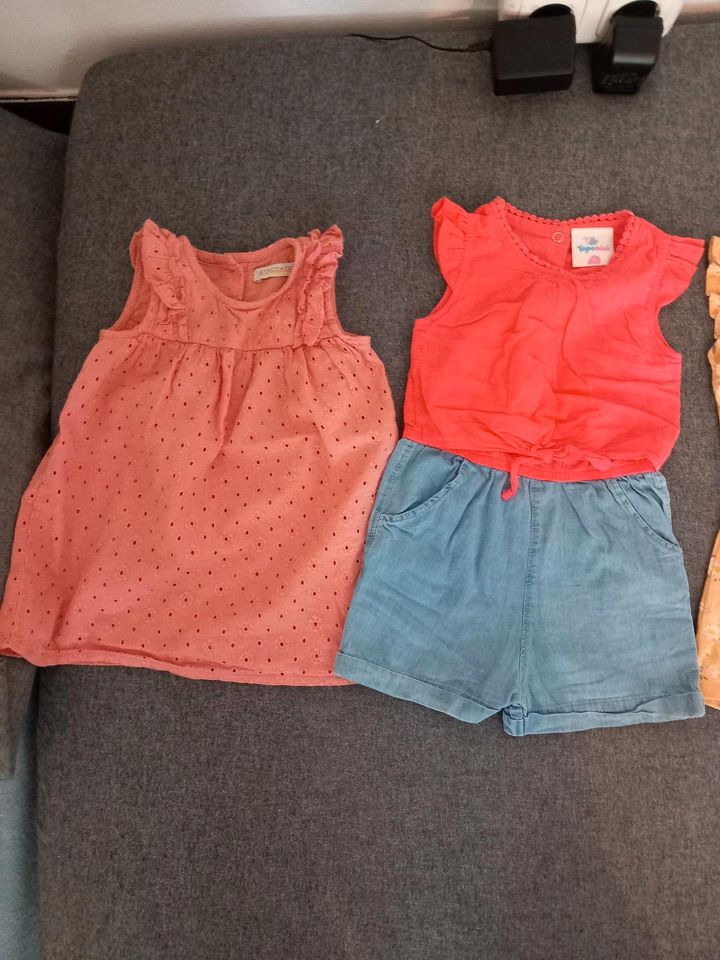 Mädchen Sommerpaket Jumpsuits Kleid Shorts Gr 68/74 neuwertig in München