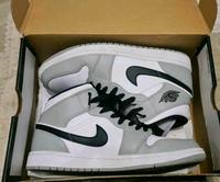 Jordan 1 Mid Light Smoke Grey 41 | 8M Bayern - Neufahrn Vorschau