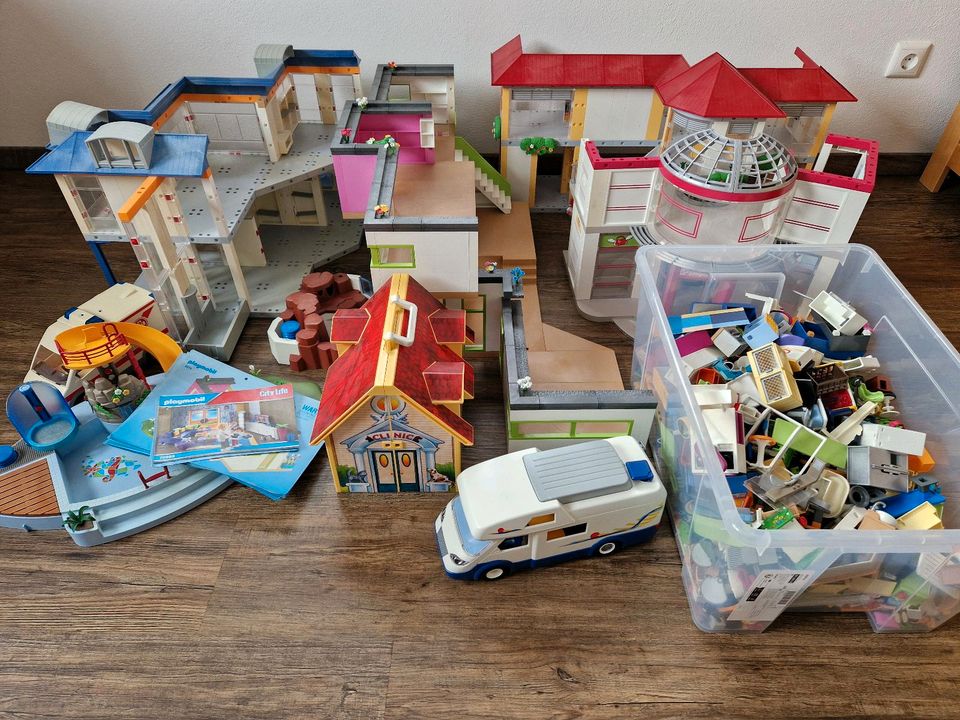 Playmobil Sammlung aus 11 Sets z.B. Villa, Schule, Krankenhaus in Regensburg