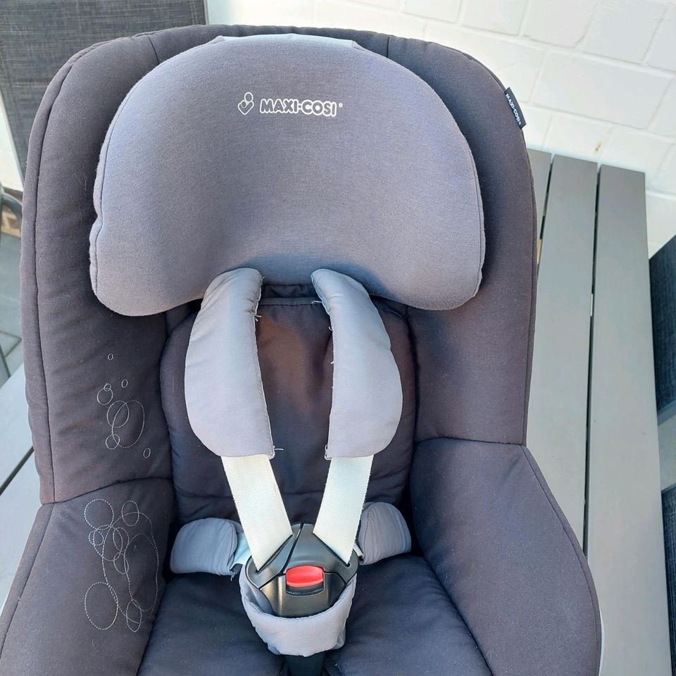 Kindersitz MaxiCosi Pearl mit Isofix Station in Nordstemmen