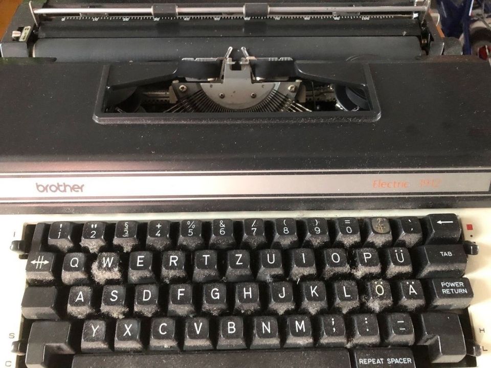 Vintage Electronic Brother 3912 Retro Schreibmaschine in Bad Königshofen
