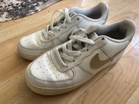 Nike Air Weiss Gold Turnschuhe Saarland - Oberthal Vorschau