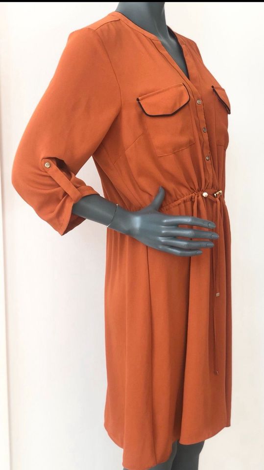 Ein tolles Kleid in einer besonderen Farbe, Größe 44 in Zeuthen