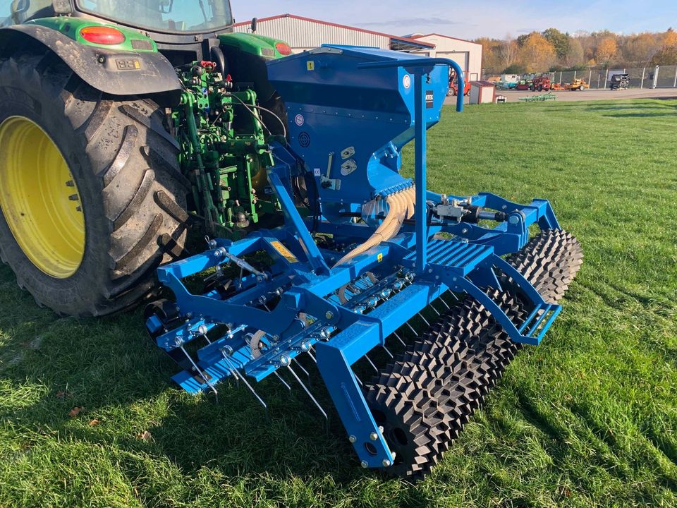 Grassmix 3.0 Plus Striegel mit Nachsaateinrichtung und Sternwalze in Hermannsburg