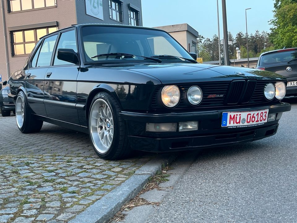 BMW E28 2.7l 223PS TIEF BREIT SPORT ALPINA FÄCHERKRÜMMER TOP UVM in Waldkraiburg