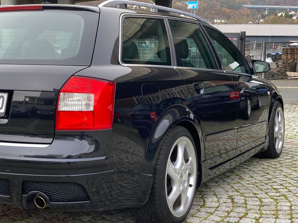 Audi A4 Avant 1.8T 190PS Sline Porsche Alu 2.HD XENON in Herborn