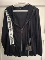 Coole schwarze Tredy Jacke Gr 44/46 Kiel - Pries-Friedrichsort Vorschau