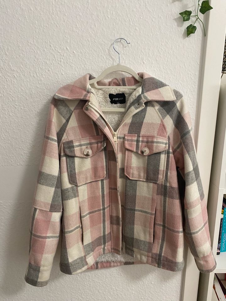 rosa/beige/grau gestreifte Hemdjacke Gr. XS in Heilbad Heiligenstadt