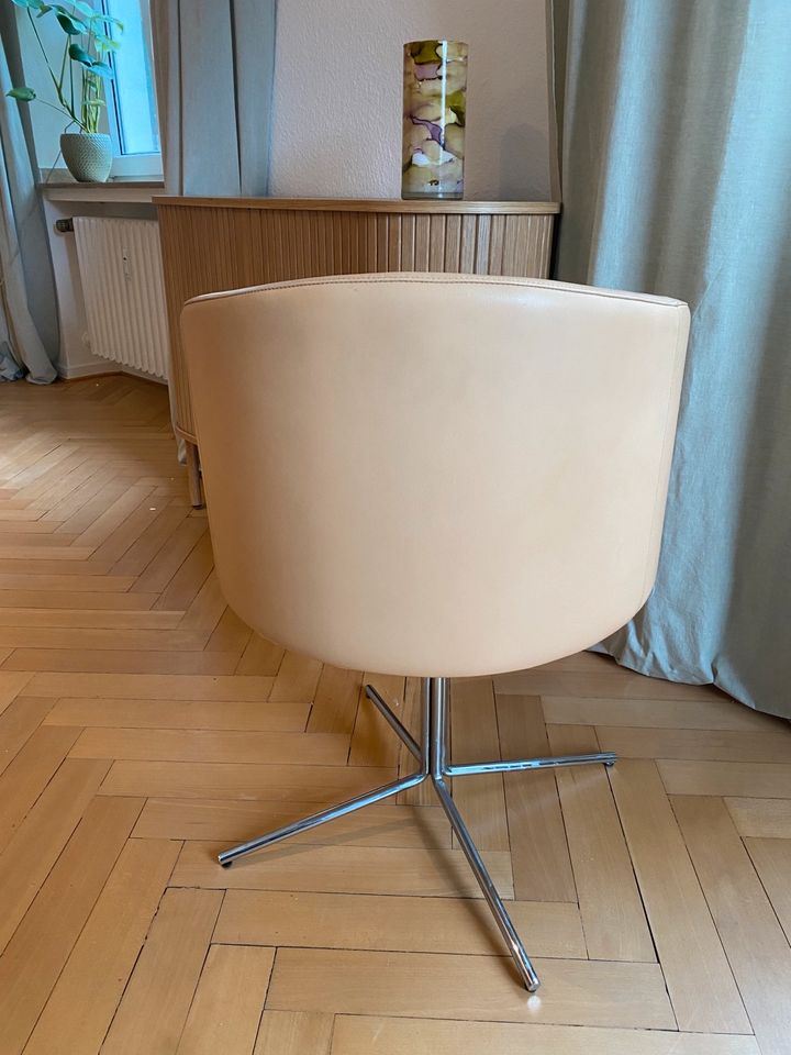 Vintage Sessel aus nudefarbenem Leder in Düsseldorf