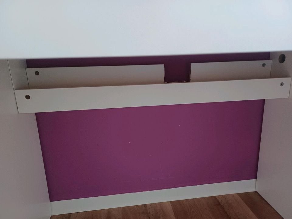 Schreibtisch Ikea Malm (zeitnaher Kauf erwünscht) in Berlin