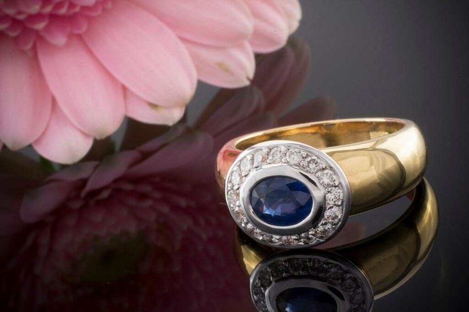 Klassischer Saphir Ring Massiv mit Brillanten in 750er Gelbgold in Wegberg