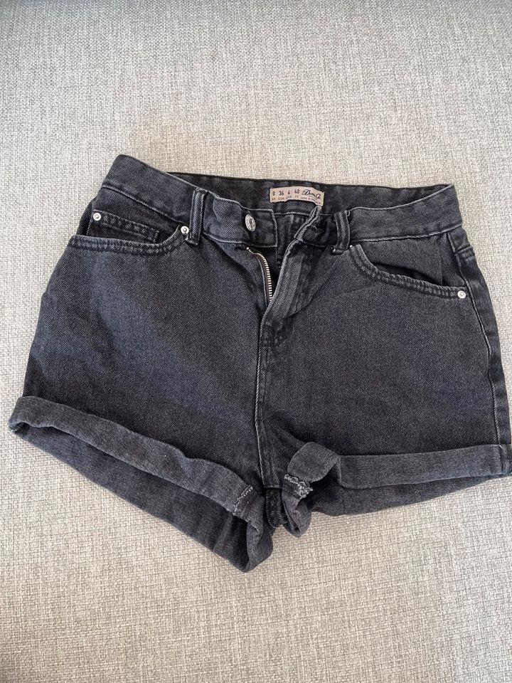 High Waist Jeans-Shorts in Essen