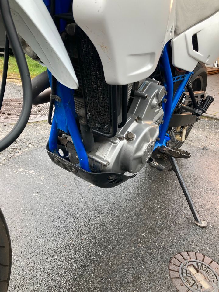 Suzuki Dr 650 SP45B Sm mit E Stater in Arnsberg