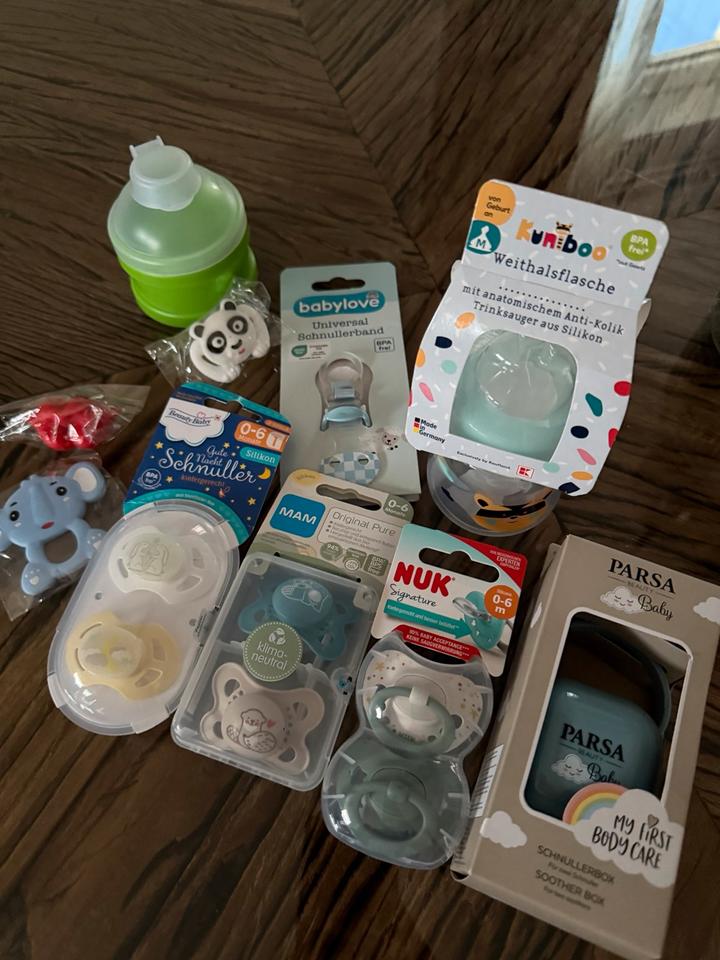 Set NUK,MAM Schnuller, Babyflasche, Schnullerbox, Schnullerkette in Giengen an der Brenz