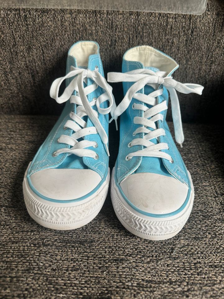 Sneaker, ähnlich Chucks, high top, Gr. 40, hellblau und neu in Köln