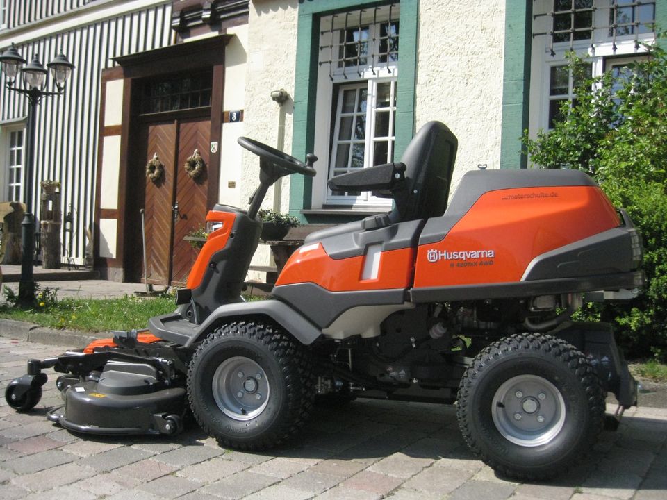 NEU Husqvarna R420TsX AWD Allrad Rider Aufsitzmäher 112 cm in Borchen