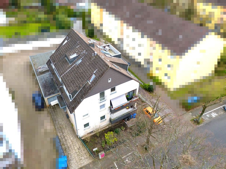Freistehendes und ausgebautes 6-Parteienhaus mit 5 Garagen in gefragter Lage von Quettingen in Leverkusen