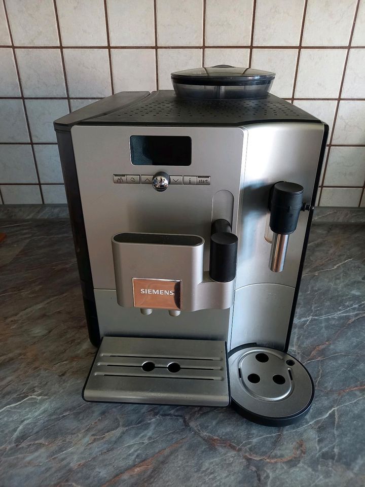 KAFFEEVOLLAUTOMAT SIEMENS EQ.7 PLUS / BASTLERGERÄT in Pirna