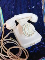 Telefon Krone W48 Farbe Elfenbein Baujahr 1961 mit Wählscheibe Sachsen - Triebel Vorschau