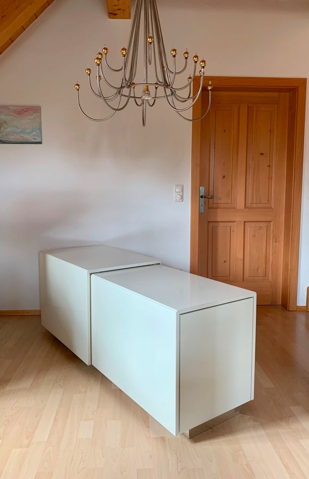 Top HÜLSTA Lilac Lack Sideboard, Weiß-Creme-Nussbaum - Raumteiler in Allershausen