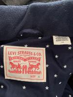 Levi's warme Steppweste Sternchen Sterne Weste Stars L neuwertig Hessen - Niedernhausen Vorschau