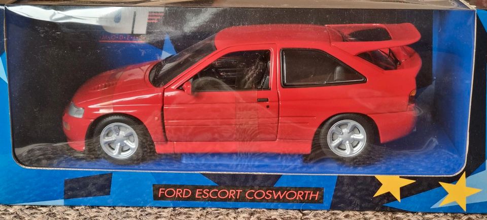 Ford Escort RS Cosworth rot Modellauto 1:18 in Neuenstein