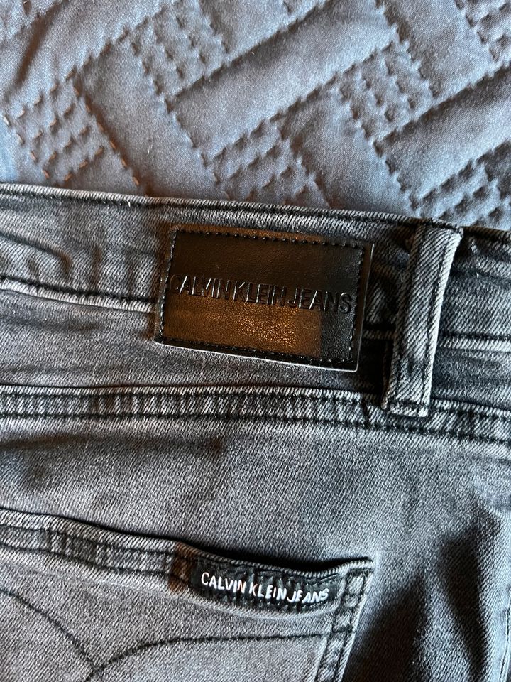 Calvin Klein Jeans in Dunkelgrau – Größe 29 in Cottbus