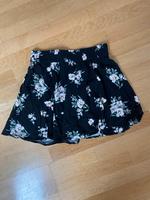 schwarzer Rock mit Blumen von Vero Moda, Größe Xs Bayern - Randersacker Vorschau
