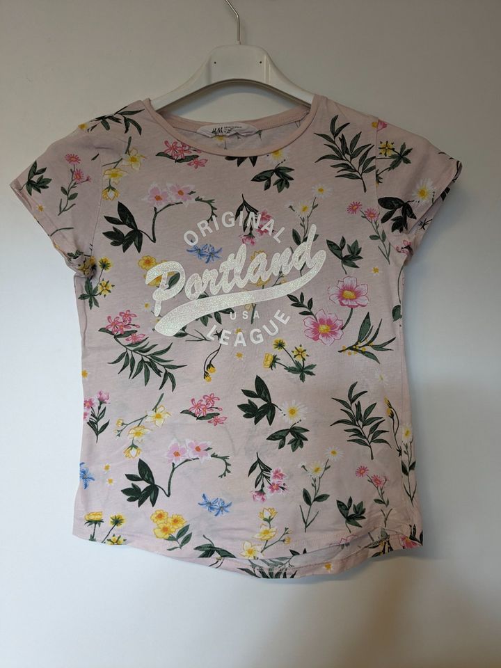 2,50€ - H&M Kurzarm T-Shirt Größe 134/140 Rosa Blumen in Sundern (Sauerland)
