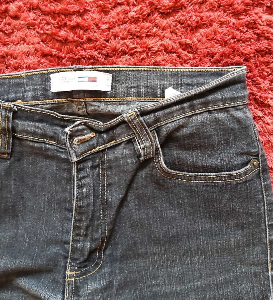 Jeans    HILFIGER   Größe ca. 36/38  (einf. Bundweite ca. 39 cm) in Wachenheim an der Weinstraße