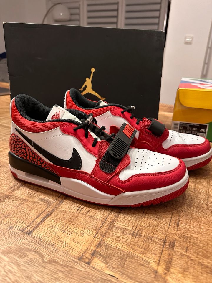 Nike Air Jordan Legacy 312 Low Chicago Red Gr. 44,5 in Wiesbaden