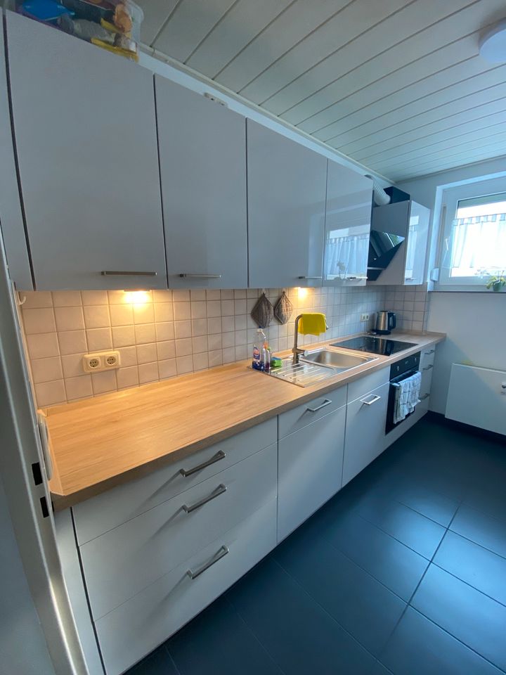 Küchenzeile von Nobilia mit Elektrogeräten in Großkrotzenburg