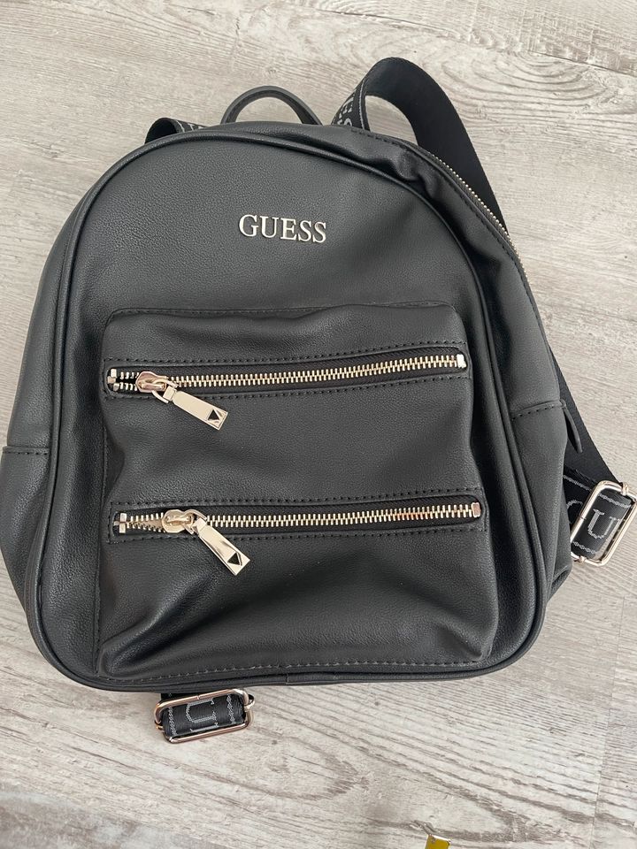 Guess Rucksack schwarz NEU in Usingen