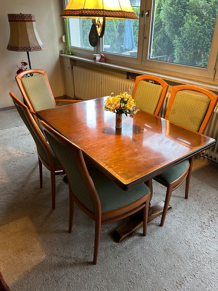 Esstisch mit 5 Stühlen in Stuttgart
