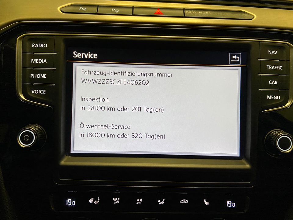 VW Passat Variant 2.0TDi DSG AHK Panorama Highline in Würzburg