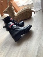 NP 179€ stylische Tommy Hilfiger Boots Stiefel Gr. 40 Schwarz Bochum - Bochum-Ost Vorschau