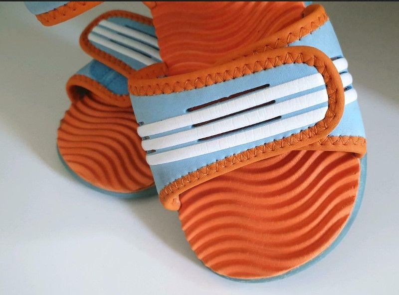 Adidas  Kinder Sandale in orange blau in Berlin