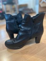 Tamaris Boots Ankelboots Stiefeletten Gr. 41 Leder München - Maxvorstadt Vorschau