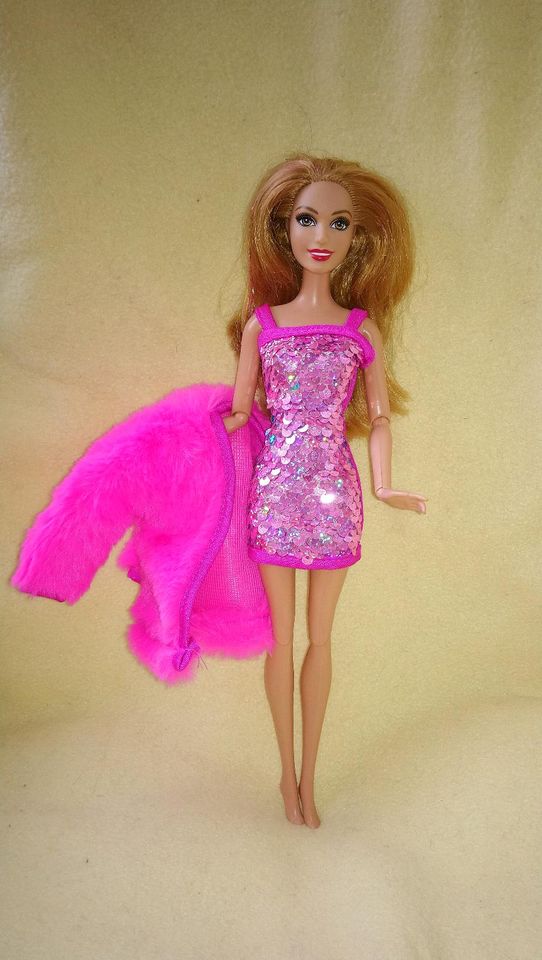 Barbie Puppen Kleidung 2tlg Fell Mantel Party Pailletten Kleid in Perleberg