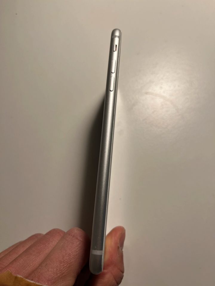 Apple Iphone 8 Plus 64GB weiß (8+) in München