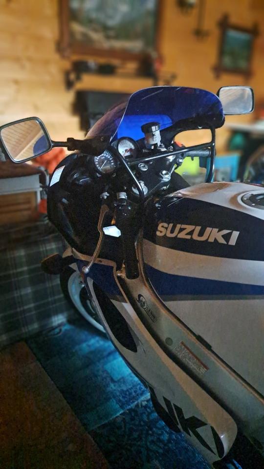 SUZUKI GSXR 600 - ORIGINALZUSTAND, sehr gepflegt, neue Bereifung in Freyburg (Unstrut)