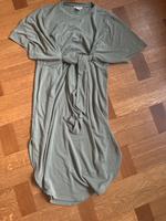 Grünes langes T-Shirt Kleid Monki Düsseldorf - Eller Vorschau