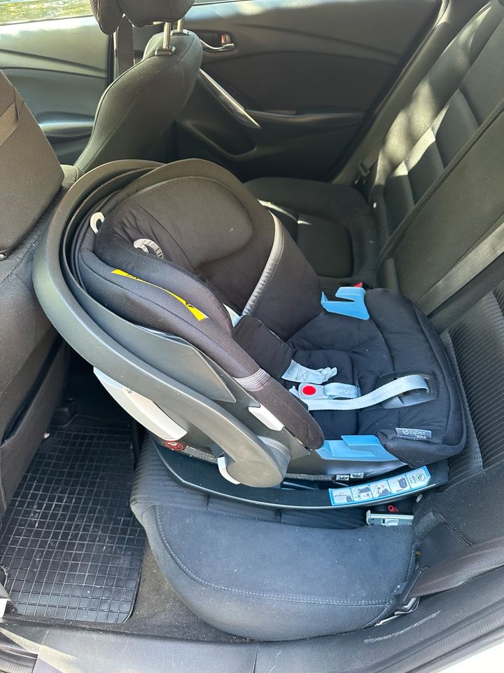 Autositz Babyschale Cybex Gold + Isofix in Herford