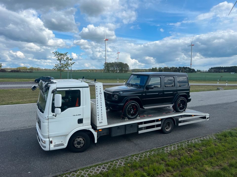 Transport LKW Bauwagen Wohnmobil Wohnwagen in Berlin