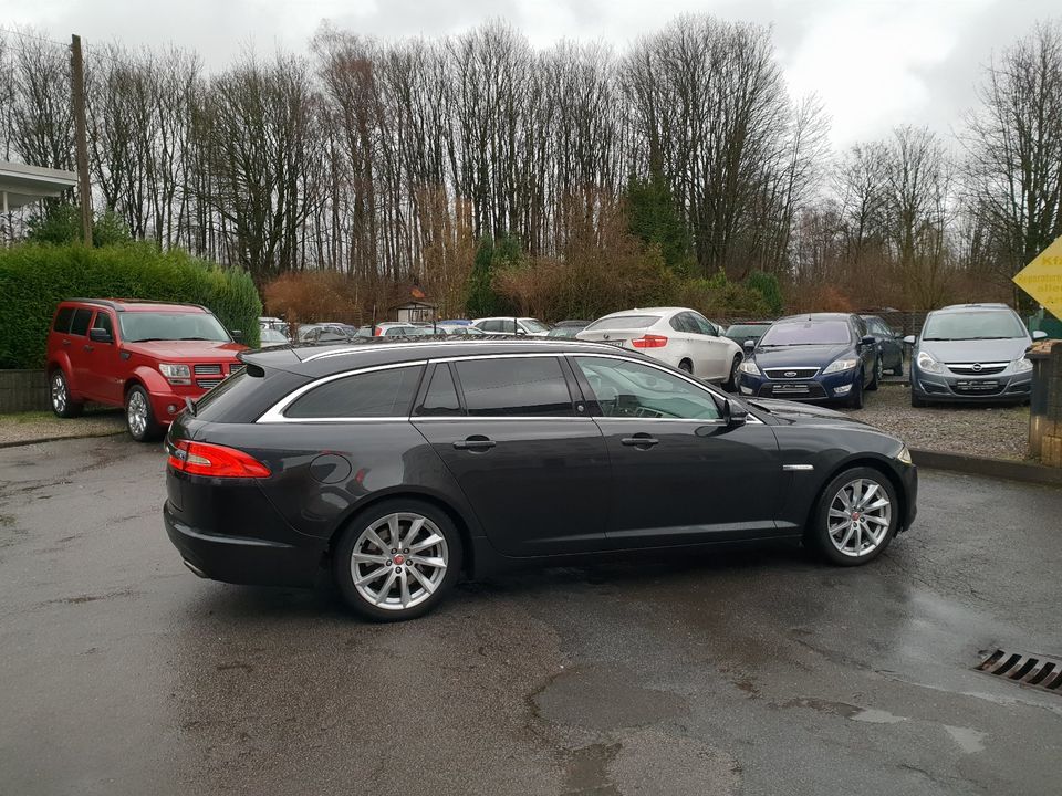 Jaguar XF 2.2 Diesel Sportbrake LEDER BI-XENON NAVI R.KAMERA in Wuppertal